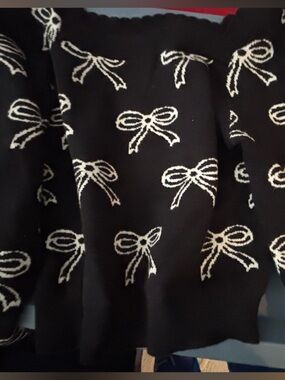 Willow and wind black and white with bows large sweater